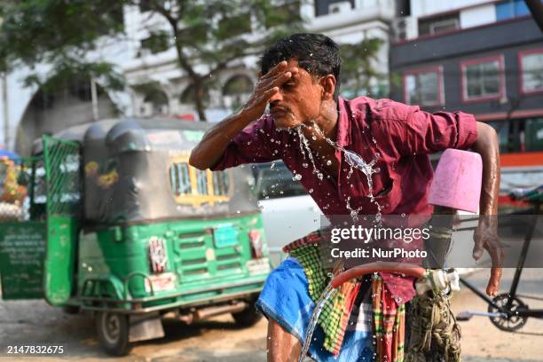 Auto Rickshaw Washing Pictures and Photos - Getty Images