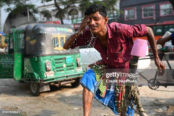 Auto Rickshaw Washing Pictures and Photos - Getty Images