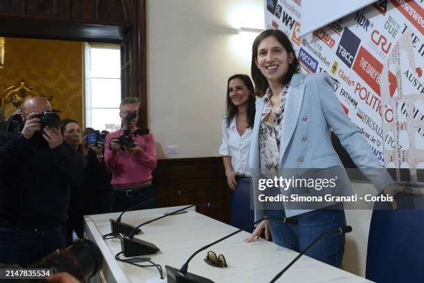 Esma Çakr, president of the foreign press in Italy, welcomes the secretary of the Democratic Party Elly Schlein who meets the journalists of the...