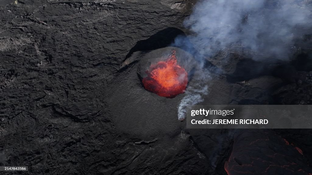 ICELAND-VOLCANO-URBANISM