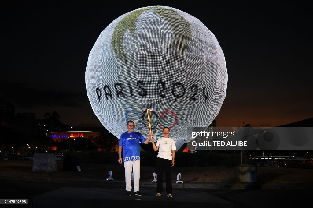 TOPSHOT-OLY-2024-PARIS-FLAME-PHI
