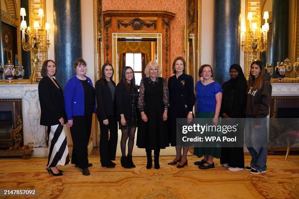 Sally Steadman-South safe young lives programme lead, Chief Executive SafeLives Ellen Miller, young pioneer 'Changemakers' Imi and Maya, Queen...