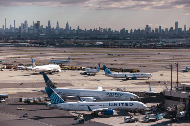 NJ: United Airlines Gains As Forecast Beats Estimates