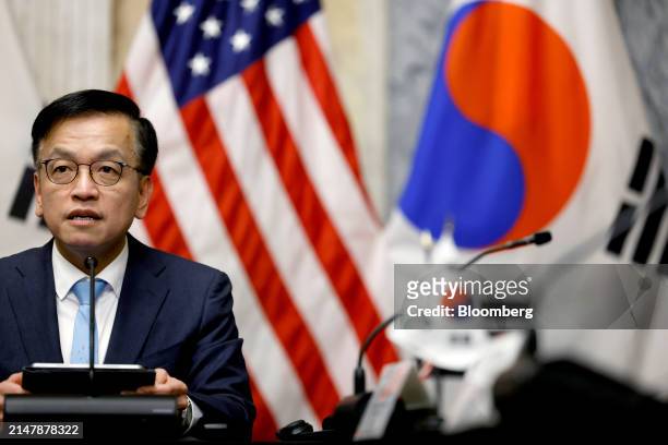 Choi Sang-mok, South Korea's finance minister, during a trilateral meeting with Janet Yellen, US treasury secretary, and Shunichi Suzuki, Japan's...