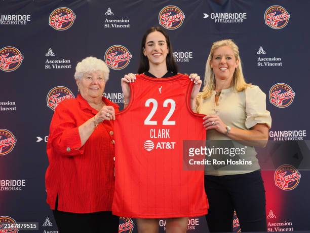 Caitlin Clark of the Indiana Fever poses for a photo with Lin Dunn and Christie Sides during her introductory press conference on April 17, 2024 at...