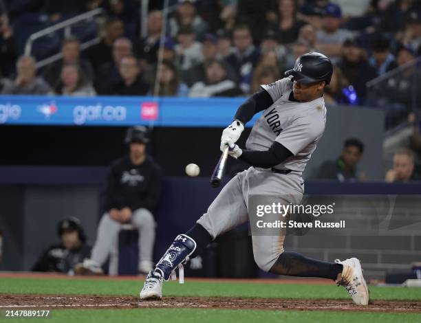 New York Yankees outfielder Juan Soto hits an eighth inning home run as the Toronto Blue Jays play the New York Yankees at Rogers Centre in Toronto....