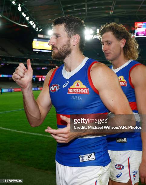 Marcus Bontempelli of the Bulldogs gives the thumbs up during the 2024 AFL Round 06 match between the St Kilda Saints and the Western Bulldogs at...