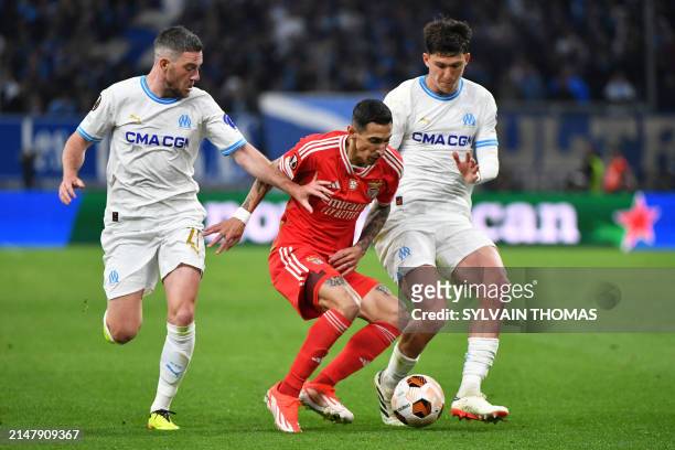 Marseille's French midfielder Jordan Veretout fights for the ball with Benfica's Argentinian forward Angel Di Maria and Marseille's Italian...