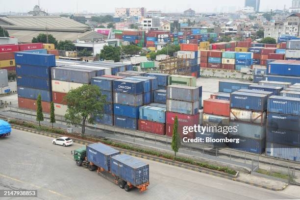 Container Tanjung 3,922 Port Of Jakarta Stock Photos, High-Res Pictures, and Images ...