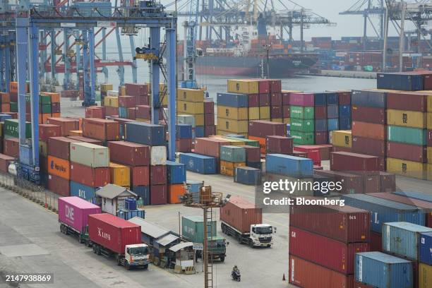 Container Tanjung 3,922 Port Of Jakarta Stock Photos, High-Res Pictures, and Images ...