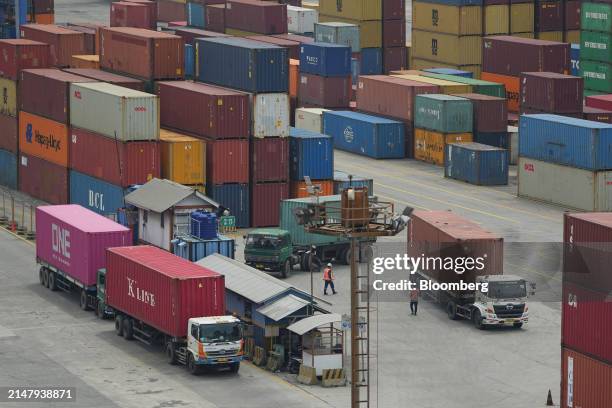 Container Tanjung 3,922 Port Of Jakarta Stock Photos, High-Res Pictures, and Images ...