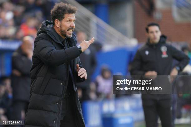 Atletico Madrid's Argentinian coach Diego Simeone gestures during the Spanish league football match between Deportivo Alaves and Club Atletico de...