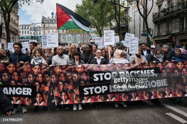 Protesting Against Rasisim 32 Pancard Stock Photos, High-Res Pictures, and Images - Getty Images