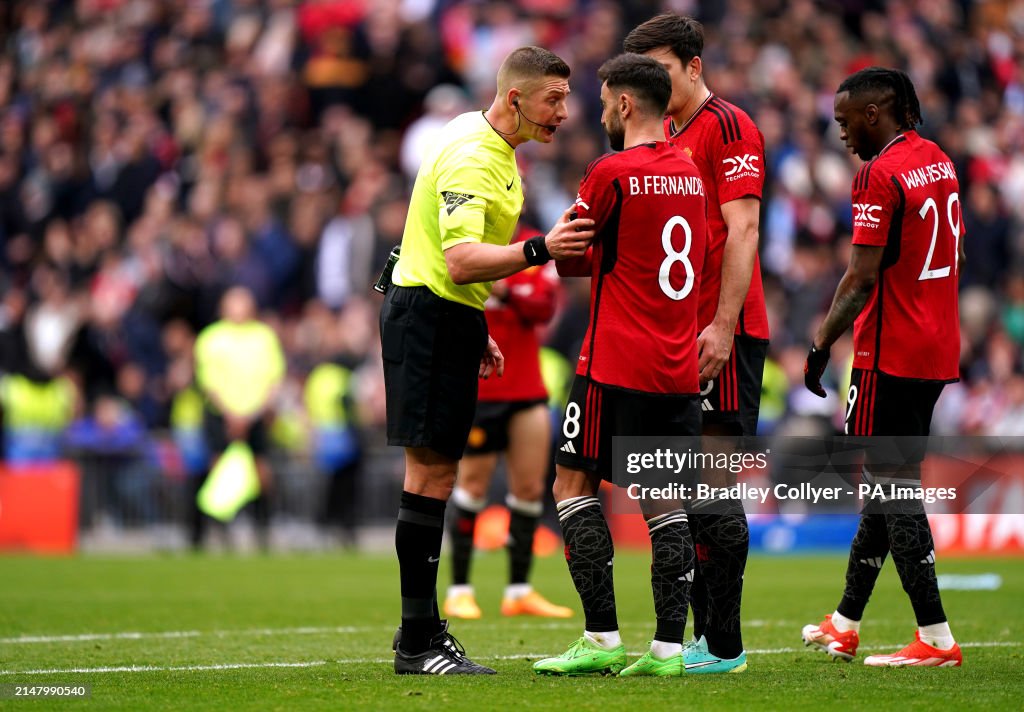 Referee wears camera during Monday evening's Manchester United match