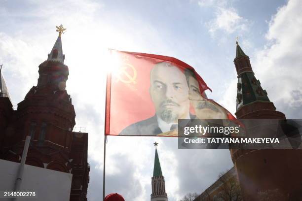Lenin Supporters 557 Vladimir Lenin Mausoleum Stock Photos, High-Res Pictures, and ...