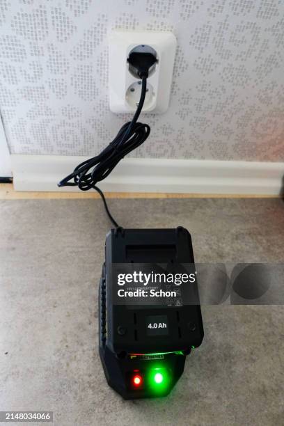 a lithium battery that is charged in a home - power tool stock pictures, royalty-free photos & images