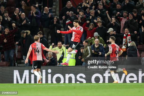 Che Adams of Southampton celebrates after scoring to make it 2-0 during the Sky Bet Championship match between Southampton FC and Coventry City at St...