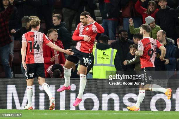 Che Adams of Southampton celebrates after scoring to make it 2-0 during the Sky Bet Championship match between Southampton FC and Coventry City at St...