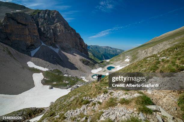 hiker on lake pilato - launch vehicle stock pictures, royalty-free photos & images