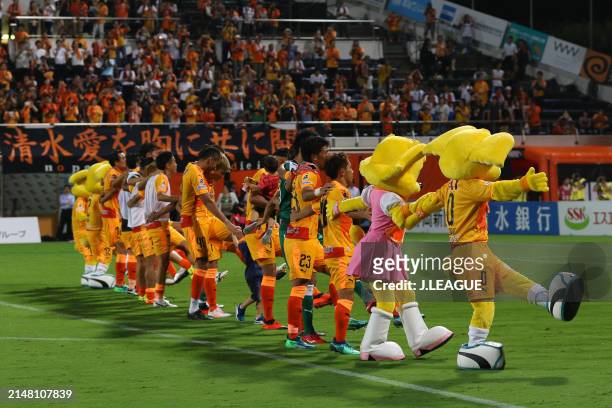Shimizu S-Pulse players applaud fans after the team's 1-0 victory in the J.League J1 match between Shimizu S-Pulse and Sagan Tosu at IAI Stadium...