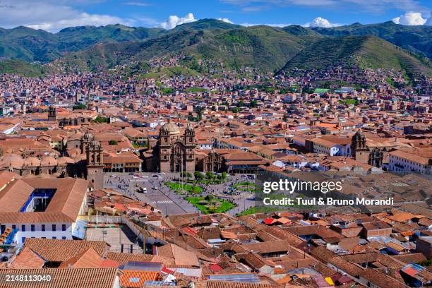 peru, cuzco, view of the historic center - cuzco fotografías e imágenes de stock