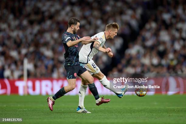 Bernardo Silva of Manchester City compete for the ball with Toni Kroos of Real Madrid CF during the UEFA Champions League quarter-final first leg...