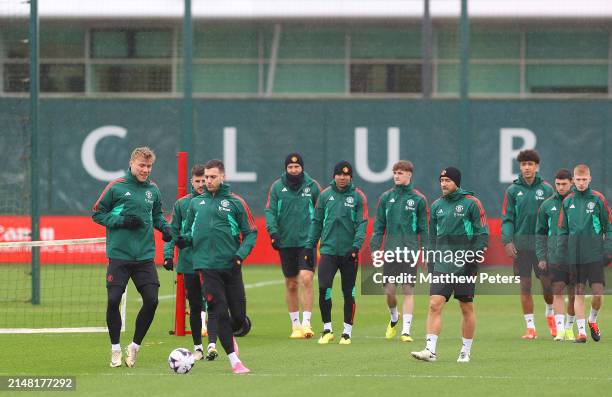 Mason Mount, Rasmus Hojlund, Harry Maguire, Christian Eriksen, Jack Fletcher, Ethan Wheatley, Zach Baumann and James Scanlon of Manchester United in...