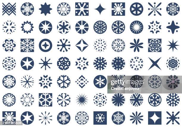 weihnachtskugeln, sterne und schneeflocken-vektorsymbole - ornament stock-grafiken, -clipart, -cartoons und -symbole