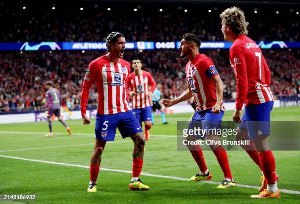 Rodrigo De Paul of Atletico Madrid celebrates scoring his team's first goal with teammates Antoine Griezmann and Koke during the UEFA Champions...