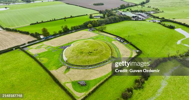 aerial view of newgrange passage tomb, newgrange in county meath-ireland, popular tourist attractions in ireland, places where prehistoric people lived - newgrange stock pictures, royalty-free photos & images