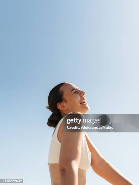 beachtime - beautiful girl on the beach foto e immagini stock