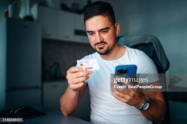 digitalisierung von medicare für barrierefreiheit - krankenversicherung stock-fotos und bilder