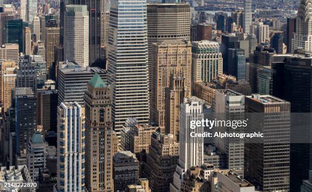 fotografía callejera de gran angular, nueva york - centro de manhattan fotografías e imágenes de stock