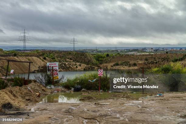 view of ambroz mining lagoon - poultry netting stock pictures, royalty-free photos & images