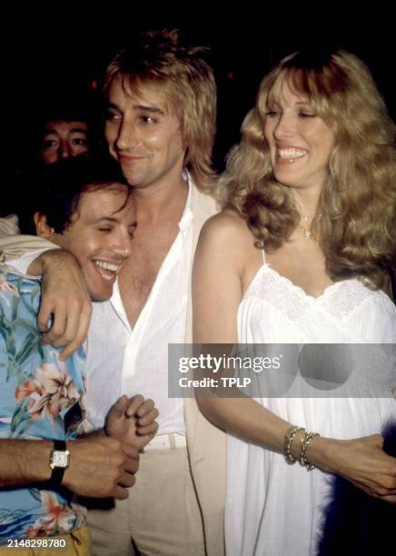 American entrepreneur and co-owner of the New York City disco Studio 54 Steve Rubell talks with British rock and pop singer Rod Stewart and his wife...