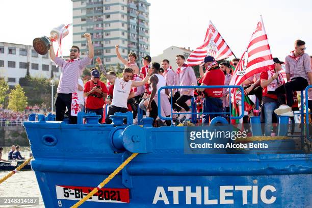 Unai Simon of Athletic Club and teammates celebrate their Copa del Rey winners' tittle in the traditional trophy parade with the “Gabarra” in the...