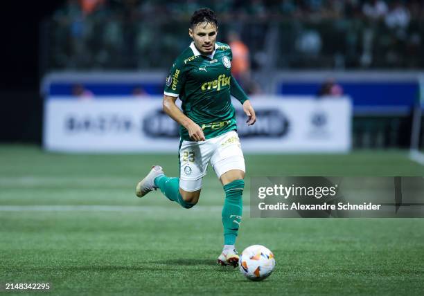 Raphael Veiga of Palmeiras controls the ball during a Group F match between Palmeiras and Liverpool as part of Copa CONMEBOL Libertadores 2024 at...