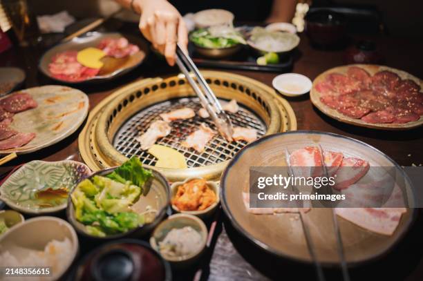 exploring japanese style beef in japan - osaka prefectuur stockfoto's en -beelden