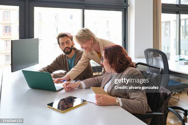 product desing and consultation at corporate office with diverse team memmbers - strategy execution stock pictures, royalty-free photos & images