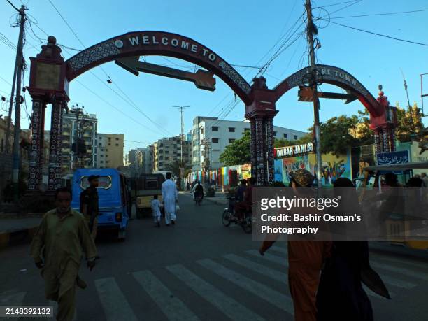 gateway to lyari -the old town locality of karachi - karachi map stock pictures, royalty-free photos & images
