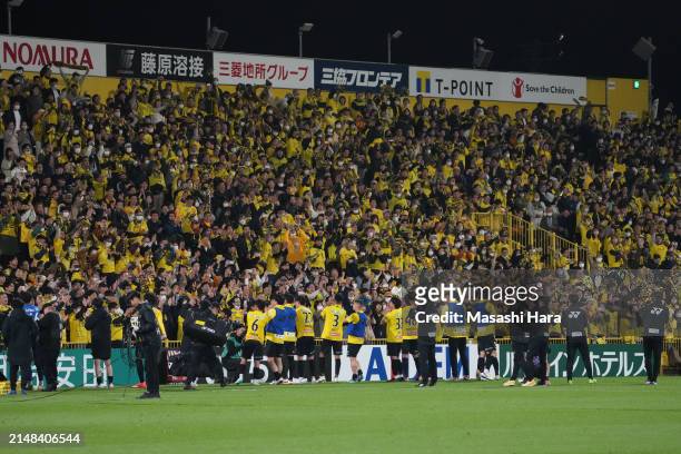 Supporters of Kashiwa Reysol celebrate the win with players after the J.LEAGUE MEIJI YASUDA J1 8th Sec. Match between Kashiwa Reysol and Urawa Red...