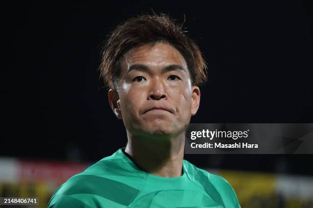 Shusaku Nishikawa of Urawa Reds looks on during the J.LEAGUE MEIJI YASUDA J1 8th Sec. Match between Kashiwa Reysol and Urawa Red Diamonds at SANKYO...