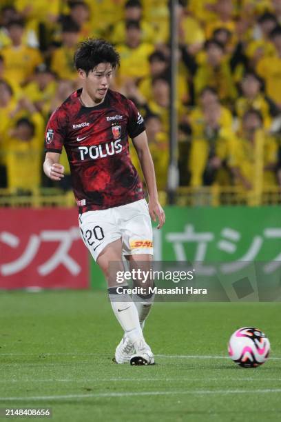 Yota Sato of Urawa Reds in action during the J.LEAGUE MEIJI YASUDA J1 8th Sec. Match between Kashiwa Reysol and Urawa Red Diamonds at SANKYO FRONTIER...