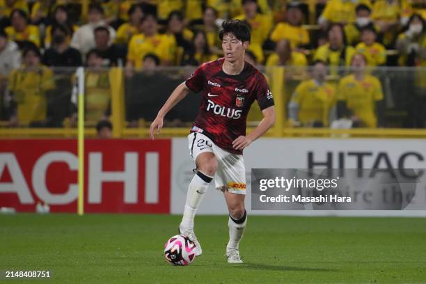 Yota Sato of Urawa Reds in action during the J.LEAGUE MEIJI YASUDA J1 8th Sec. Match between Kashiwa Reysol and Urawa Red Diamonds at SANKYO FRONTIER...