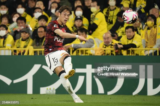 Ryoma Watanabe of Urawa Red Diamonds in action during the J.LEAGUE MEIJI YASUDA J1 8th Sec. Match between Kashiwa Reysol and Urawa Red Diamonds at...