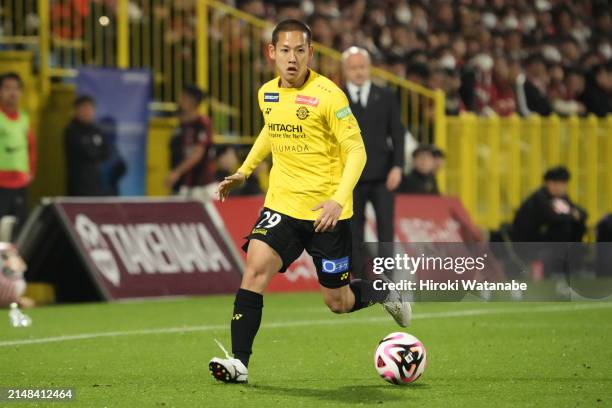 Takuya Shimamura of Kashiwa Reysol in action during the J.LEAGUE MEIJI YASUDA J1 8th Sec. Match between Kashiwa Reysol and Urawa Red Diamonds at...