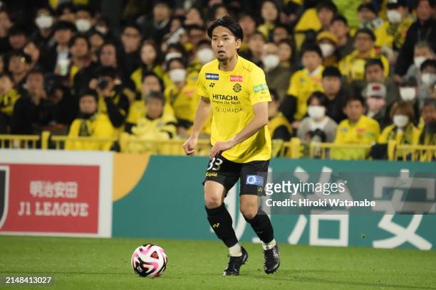 Eiji Shirai of Kashiwa Reysol in action during the J.LEAGUE MEIJI YASUDA J1 8th Sec. Match between Kashiwa Reysol and Urawa Red Diamonds at SANKYO...