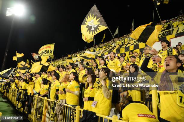 Fans of Kashiwa Reysol cheer prior to the J.LEAGUE MEIJI YASUDA J1 8th Sec. Match between Kashiwa Reysol and Urawa Red Diamonds at SANKYO FRONTIER...