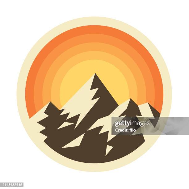 illustrations, cliparts, dessins animés et icônes de montagne badge rond coucher de soleil lever de soleil cercle symbole - montagne