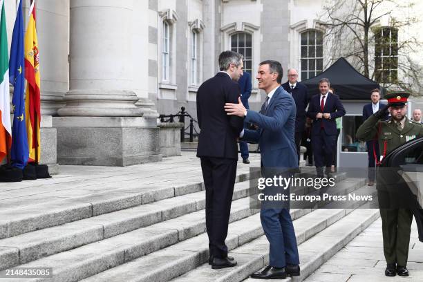 The President of the Government, Pedro Sanchez , and the Prime Minister of the Republic of Ireland, Simon Harris , greet each other after their...